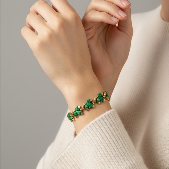 Vintage Marvella Gold-Tone Leaf Link Bracelet - Picture 2 of 9